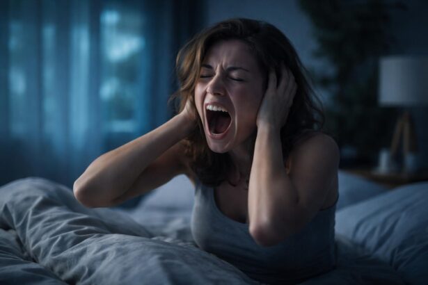 Femeie strigând în timp ce visează, simbolizând emoții reprimate.
